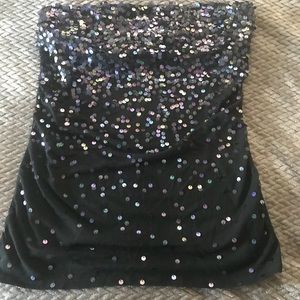 Express tune sequin top